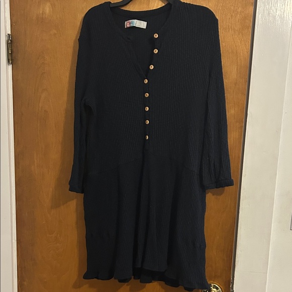 Chic Button-Down Tunic - Picture 2 of 5